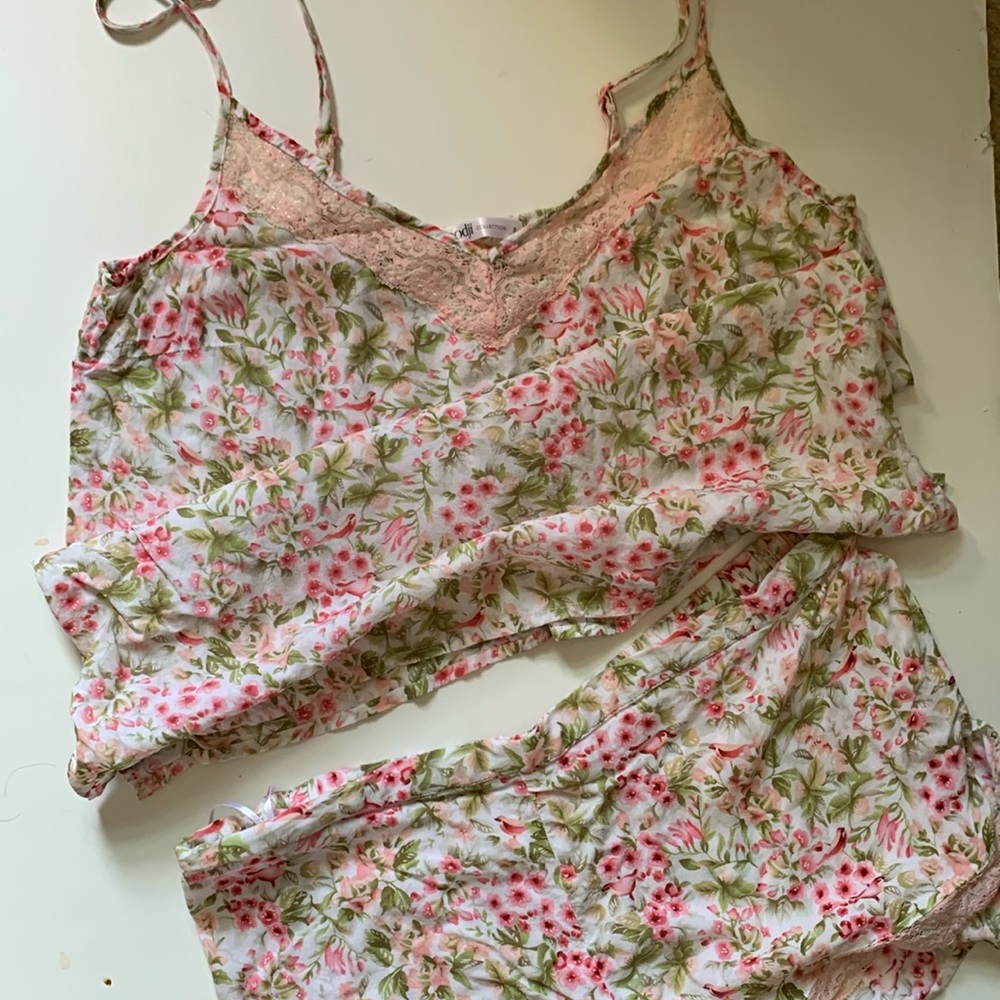 Feminine Gentle Satin Light Weight Sleeping Duo Set Cami Oodji Shorts Top